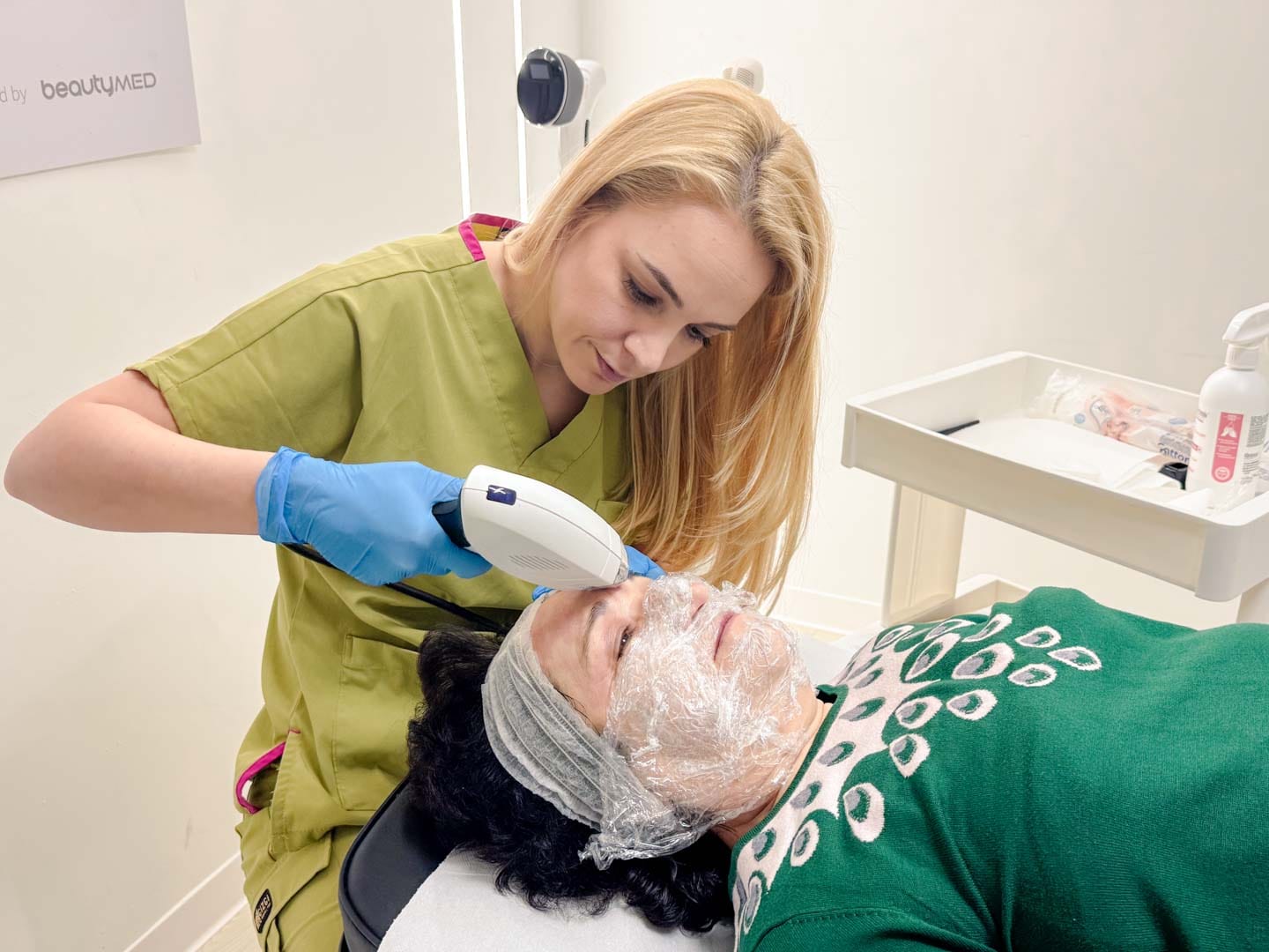 sedinta de tratament rejuvenare faciala cu Viora V10 V-FR la episculpt beauty sibiu
