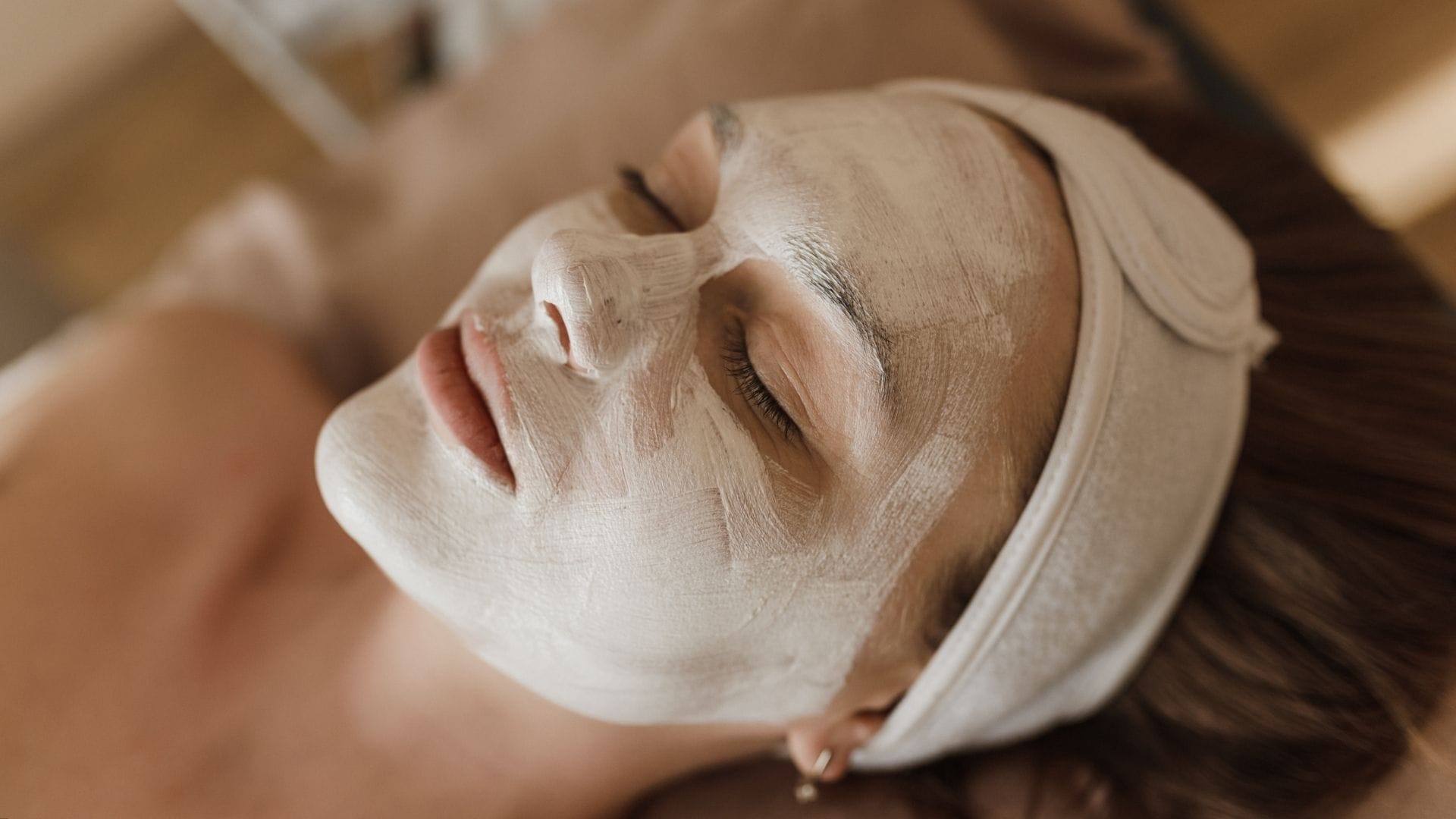 tratamentele cosmetice sunt esentiale pentru sanatatea pielii si pentru prevenirea aparitiei petelor pigmentare